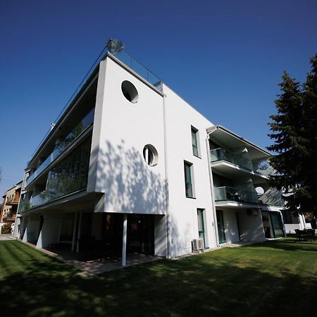 Villa Bauhaus Penthouse Wellness Apartman Siófok Esterno foto