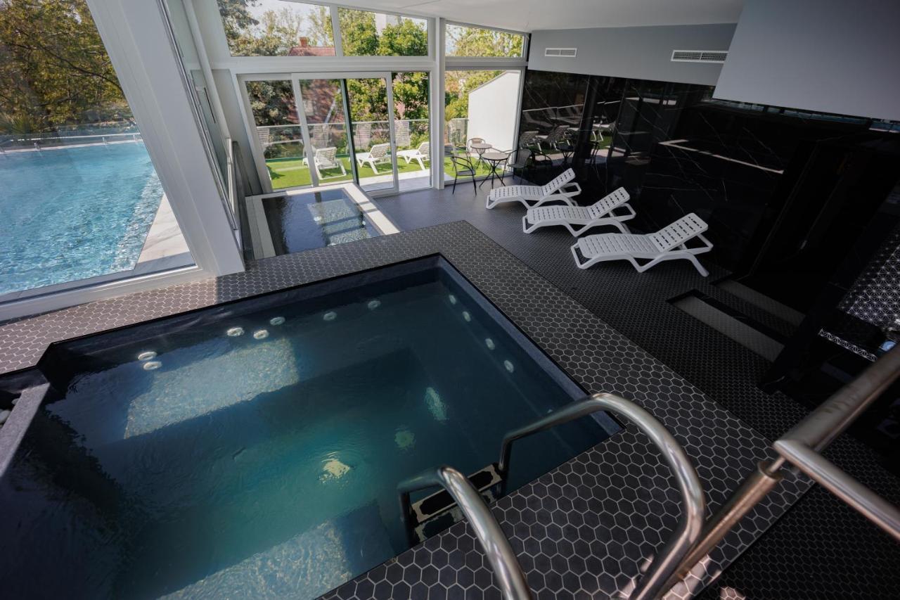 Villa Bauhaus Penthouse Wellness Apartman Siófok Esterno foto