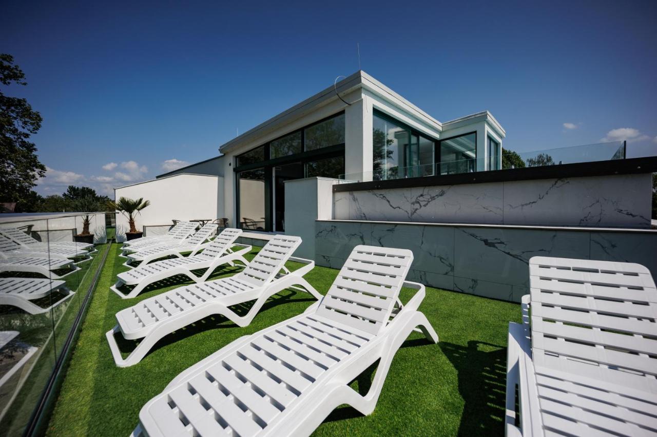 Villa Bauhaus Penthouse Wellness Apartman Siófok Esterno foto