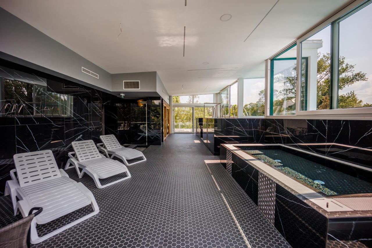 Villa Bauhaus Penthouse Wellness Apartman Siófok Esterno foto