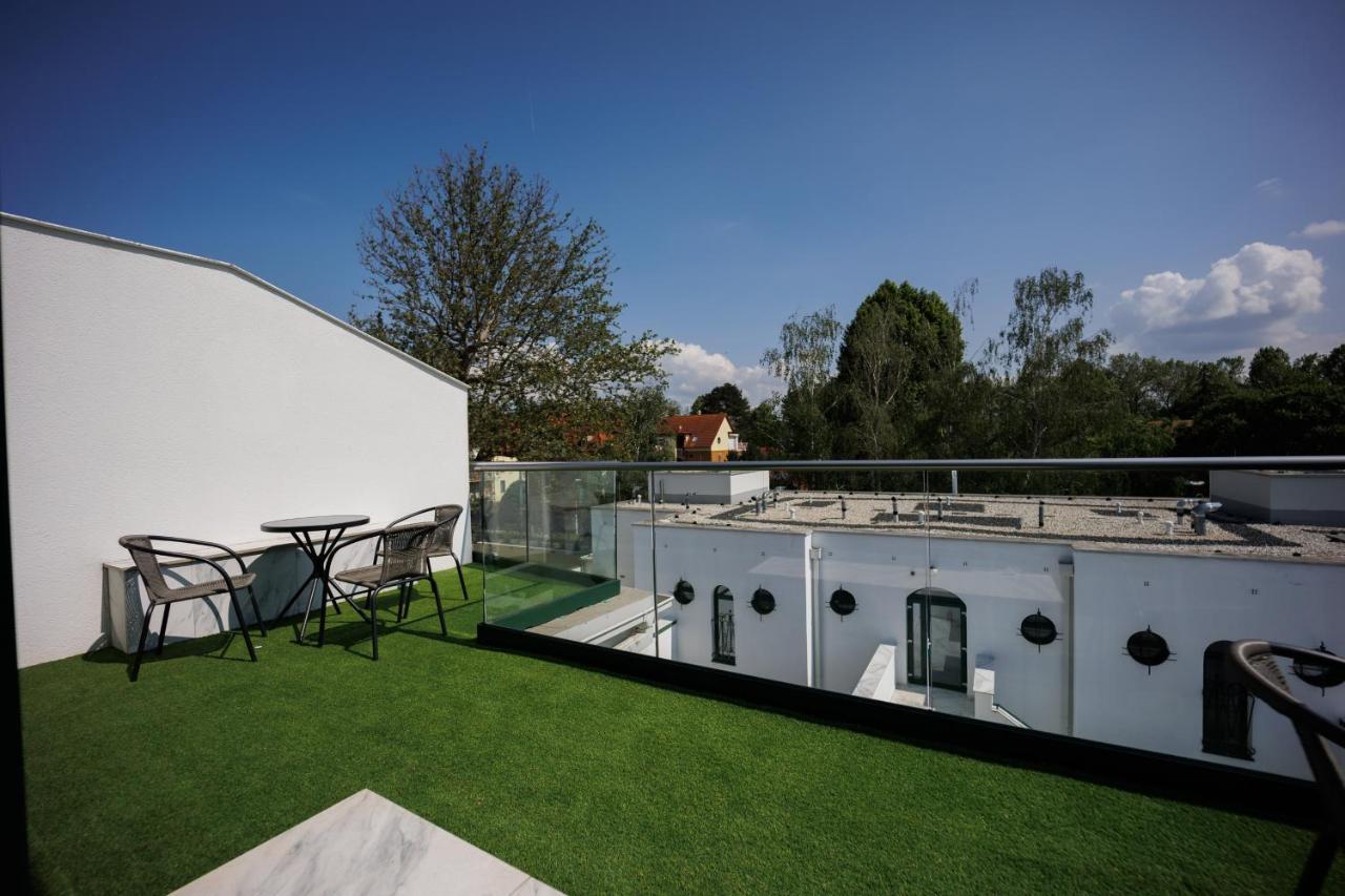 Villa Bauhaus Penthouse Wellness Apartman Siófok Esterno foto