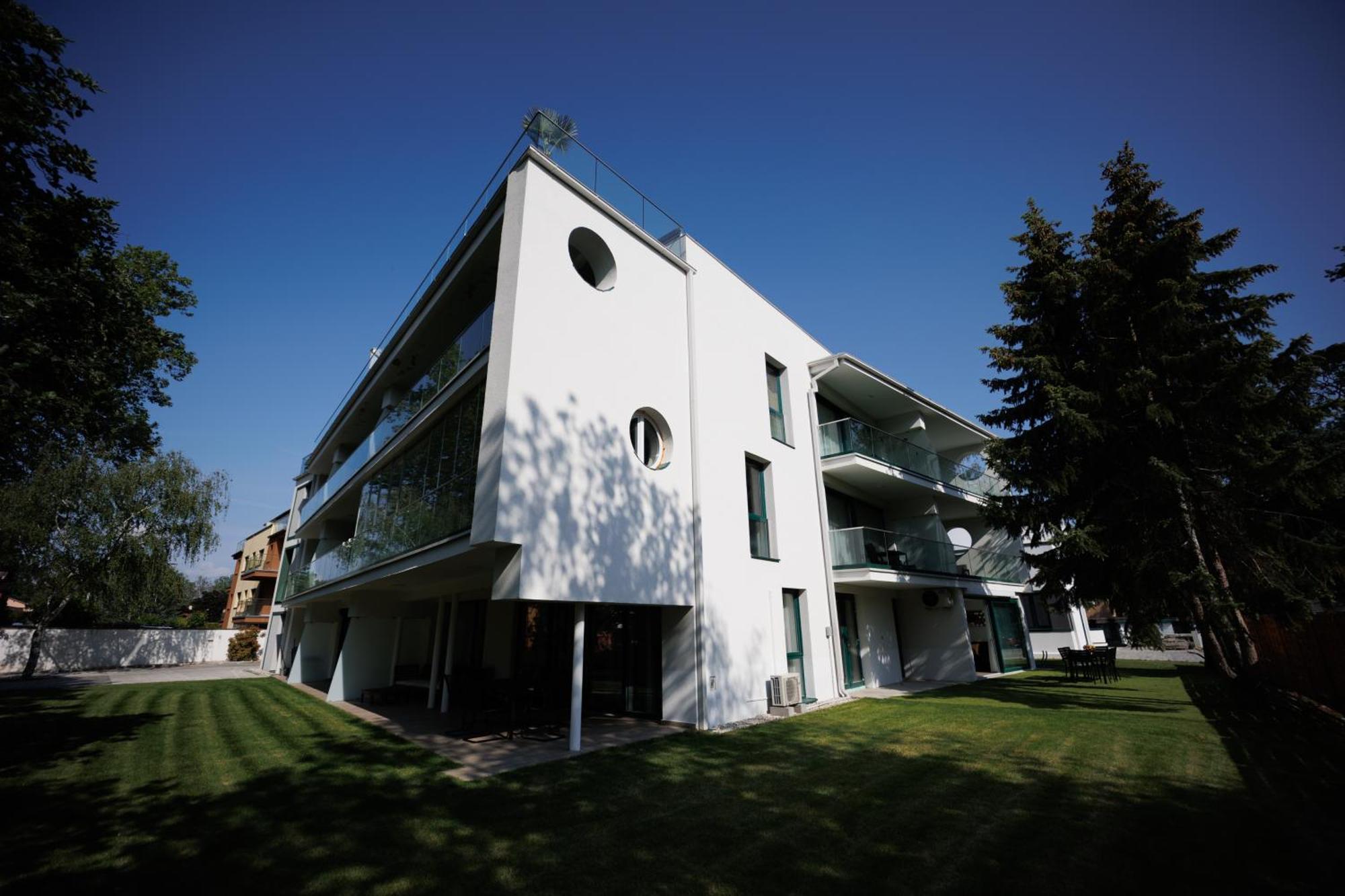 Villa Bauhaus Penthouse Wellness Apartman Siófok Esterno foto